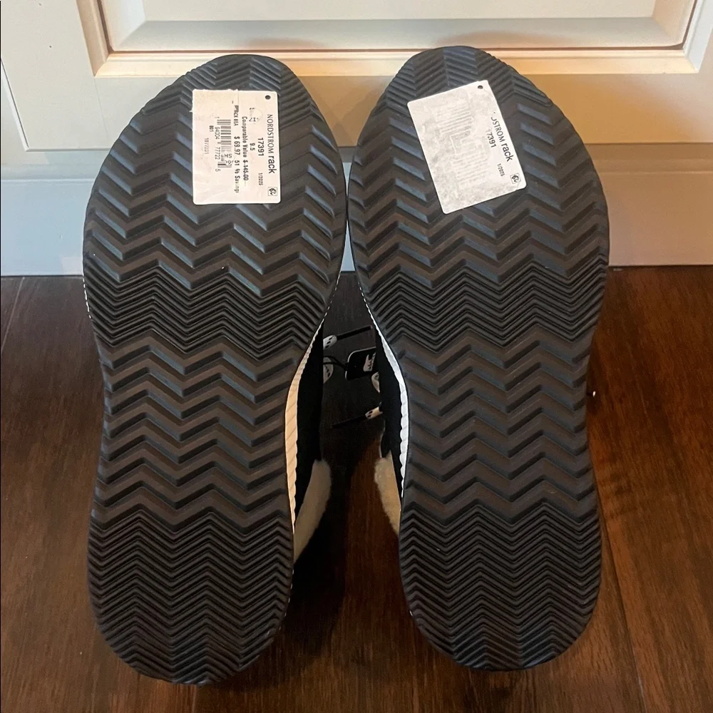 NWT SOREL Out N About Conquest Boots